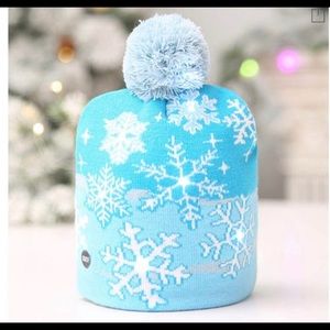 Led light snowflake beanie